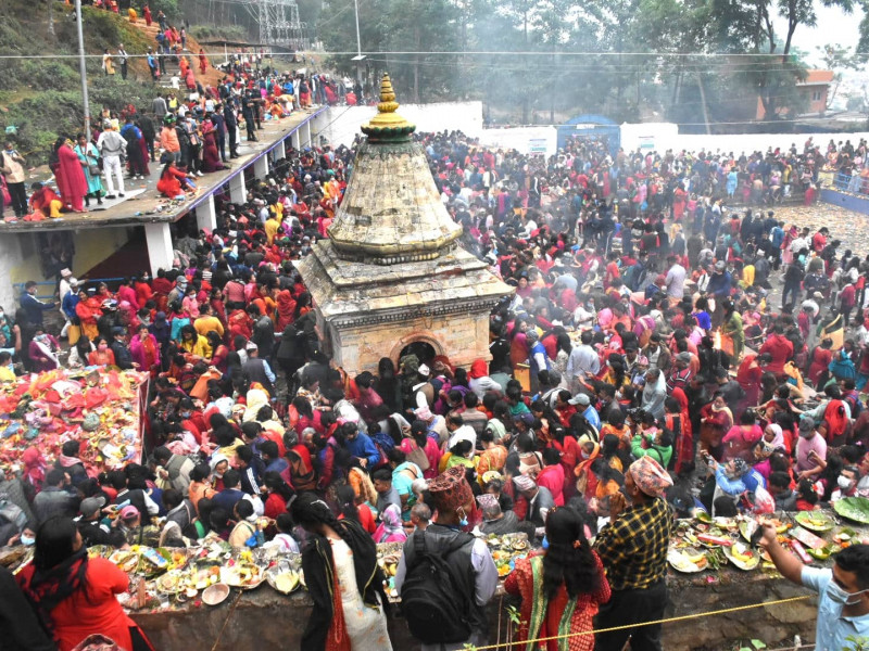 आमाको मुख हेर्ने दिन, मातातीर्थमा मेला (तस्वीरहरू)